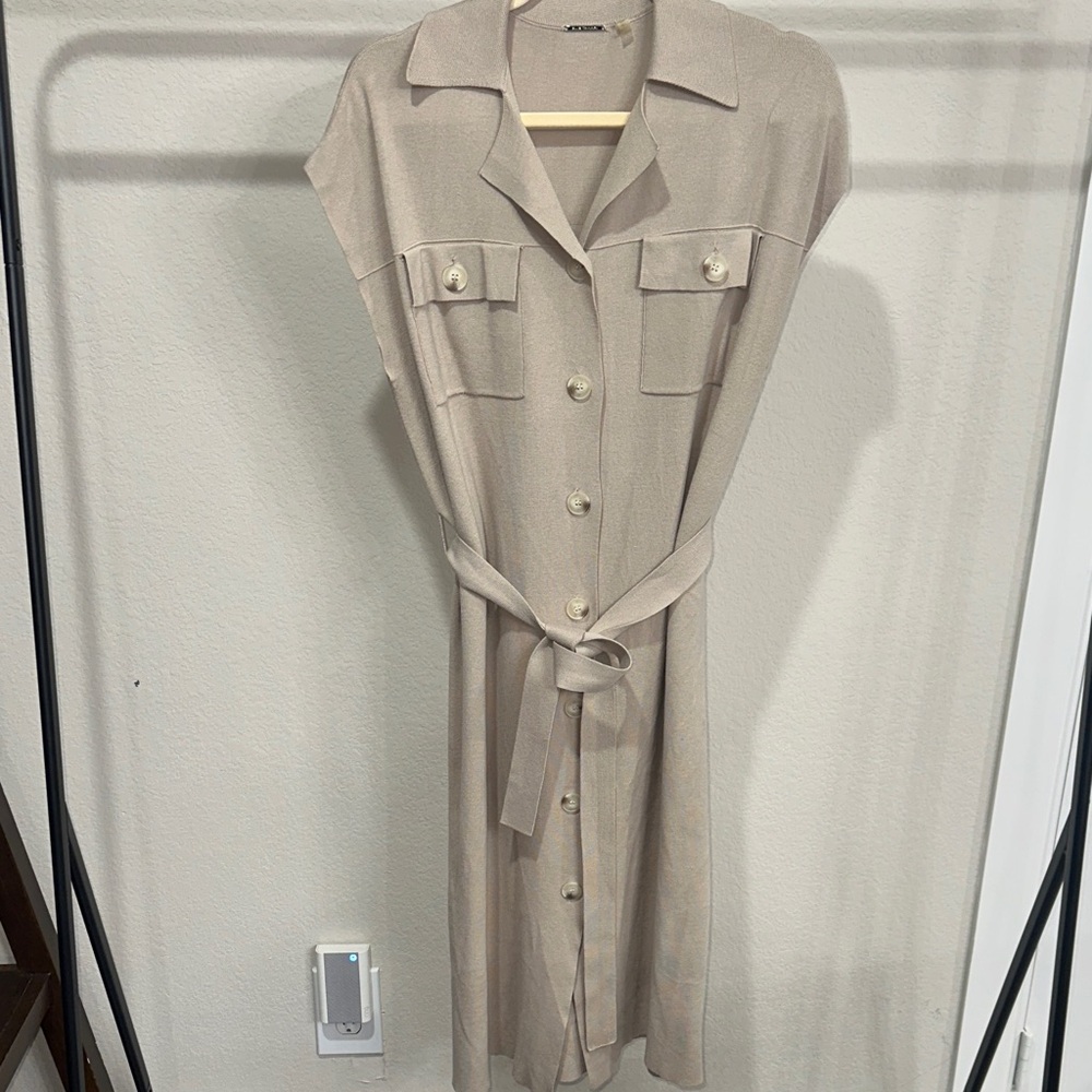 Elie Tahari Beige Button-Down Midi Dress